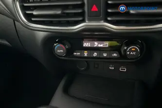Nissan Juke N-Connecta Manual Petrol SUV - Stock Number (1690283) - 12th supplementary image