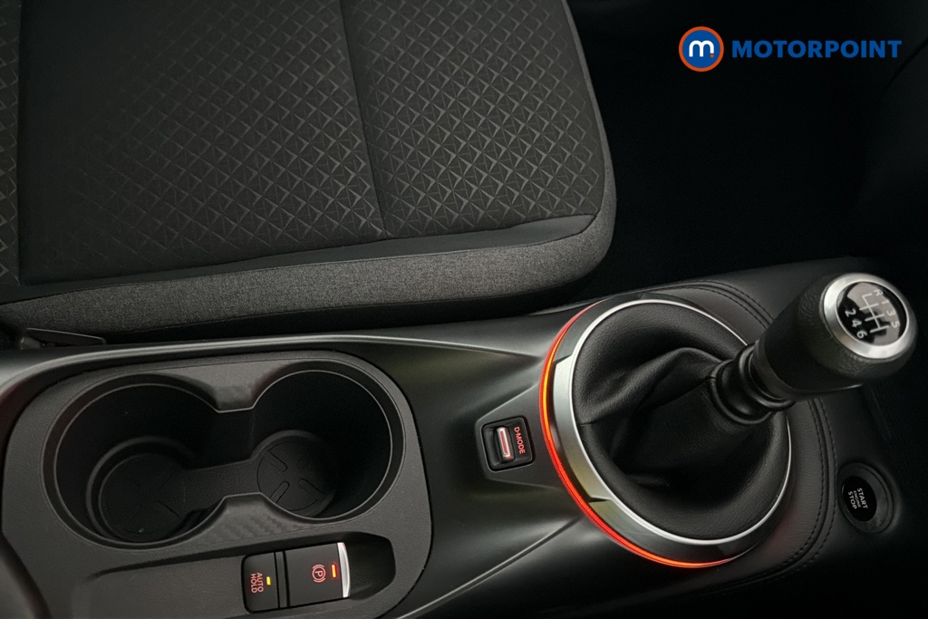 Nissan Juke N-Connecta Manual Petrol SUV - Stock Number (1690283) - 15th supplementary image