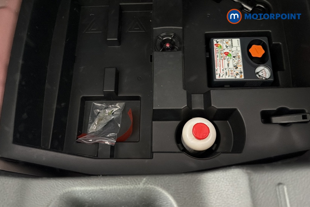Nissan Juke N-Connecta Manual Petrol SUV - Stock Number (1690283) - 33rd supplementary image