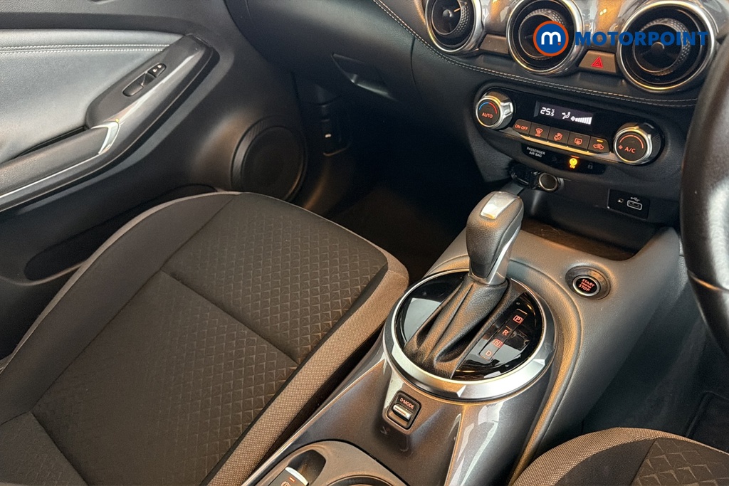 Nissan Juke N-Connecta Automatic Petrol SUV - Stock Number (1676095) - 15th supplementary image