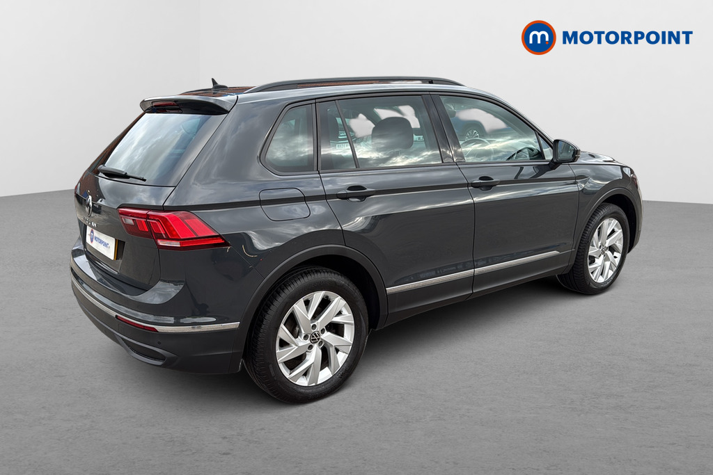 Volkswagen Tiguan Life Automatic Petrol SUV - Stock Number (1683331) - Passenger side rear corner