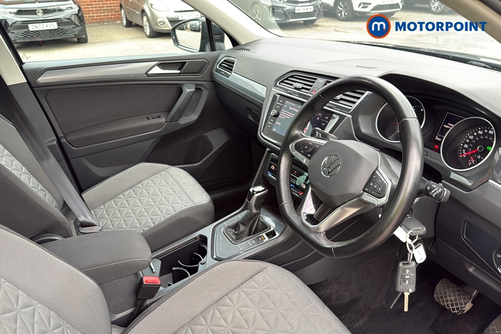 Volkswagen Tiguan Life Automatic Petrol SUV - Stock Number (1683331) - 1st supplementary image
