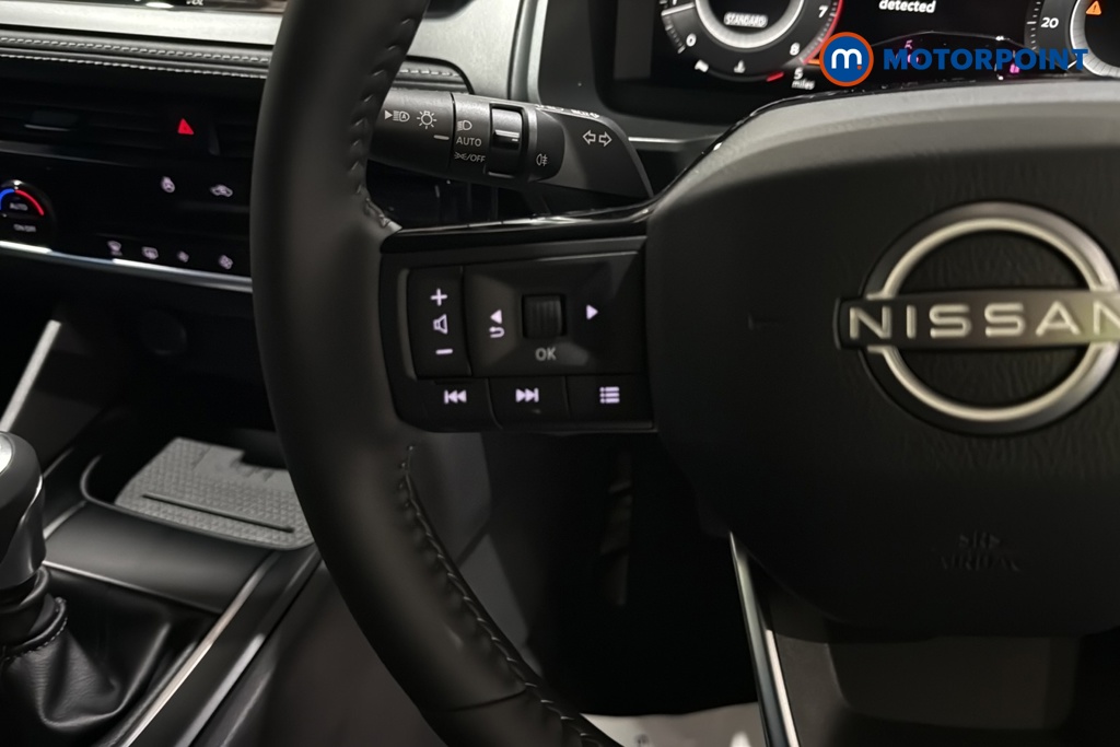 Nissan Qashqai N-Connecta Manual Petrol SUV - Stock Number (1683546) - 4th supplementary image
