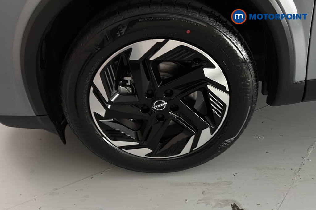 Nissan Qashqai N-Connecta Manual Petrol SUV - Stock Number (1683558) - 44th supplementary image