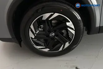 Nissan Qashqai N-Connecta Manual Petrol SUV - Stock Number (1683558) - 44th supplementary image