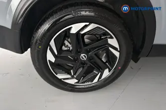 Nissan Qashqai N-Connecta Manual Petrol SUV - Stock Number (1683558) - 46th supplementary image