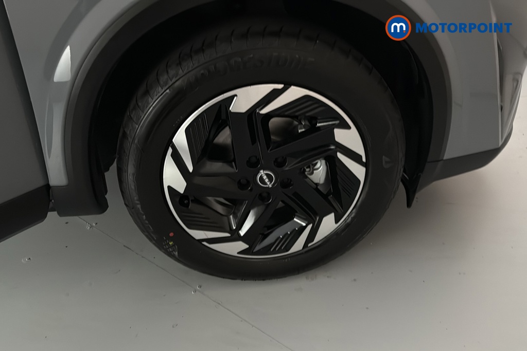 Nissan Qashqai N-Connecta Manual Petrol SUV - Stock Number (1683558) - 47th supplementary image