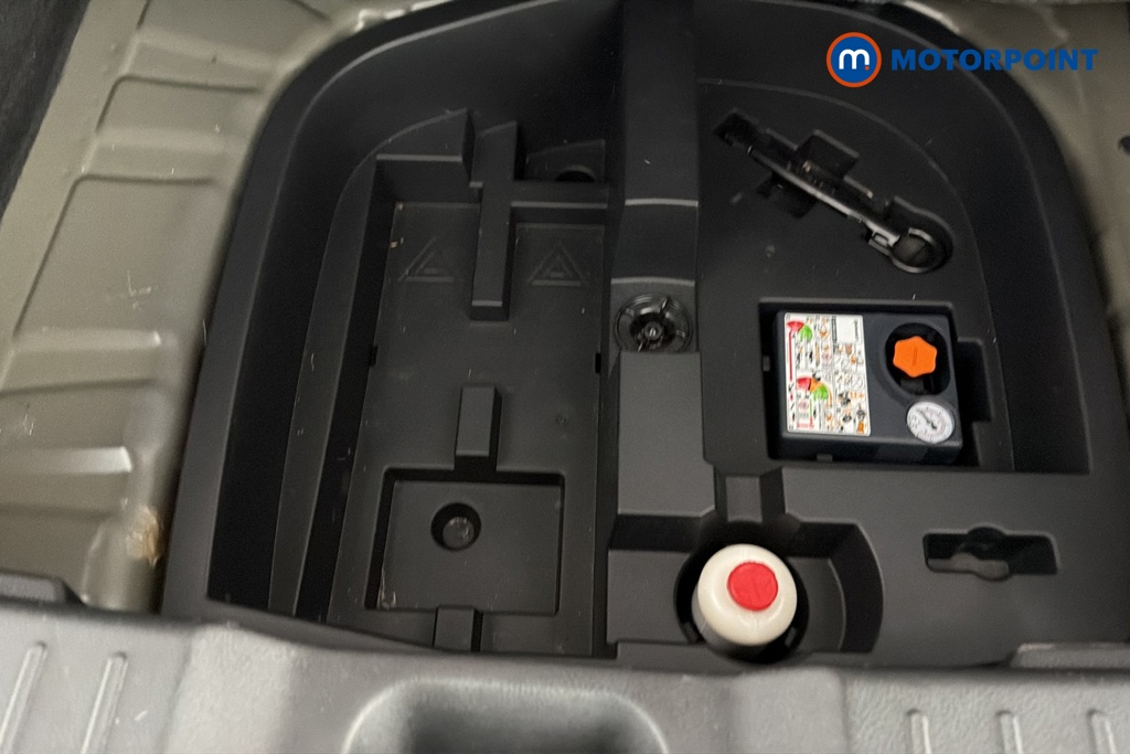 Nissan Juke N-Connecta Automatic Petrol SUV - Stock Number (1684630) - 33rd supplementary image