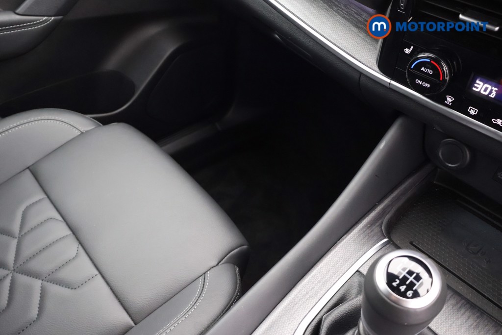 Nissan Qashqai Tekna Manual Petrol SUV - Stock Number (1684840) - 17th supplementary image