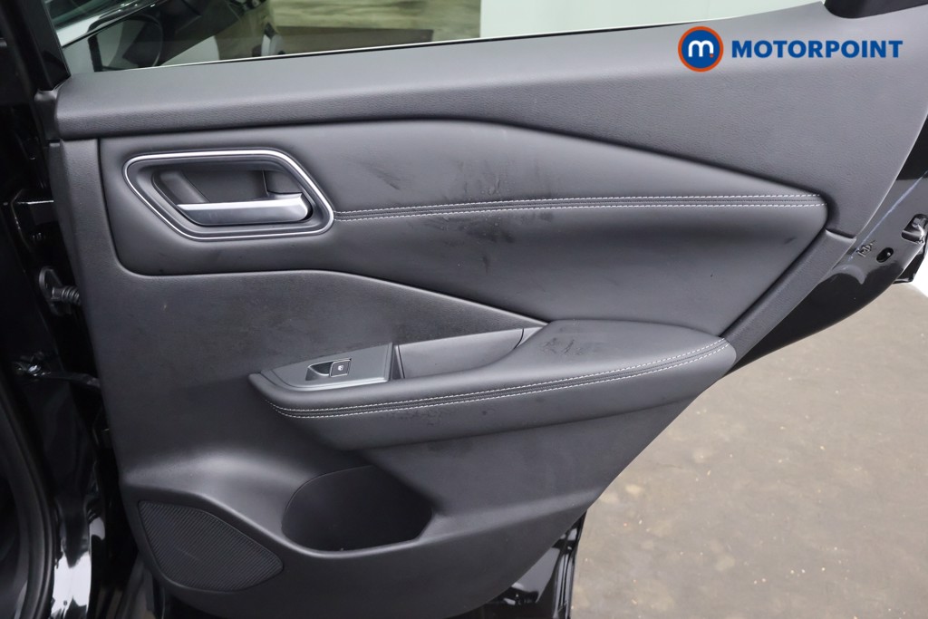 Nissan Qashqai Tekna Manual Petrol SUV - Stock Number (1684840) - 23rd supplementary image