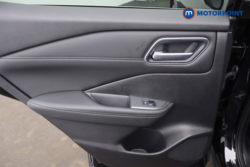 Nissan Qashqai Tekna Manual Petrol SUV - Stock Number (1684840) - 27th supplementary image