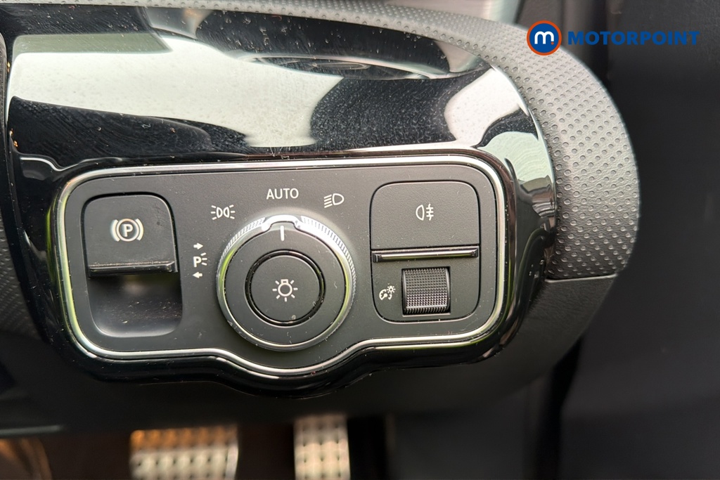Mercedes-Benz A Class Amg Line Executive Edition Automatic Petrol Hatchback - Stock Number (1685251) - 11th supplementary image