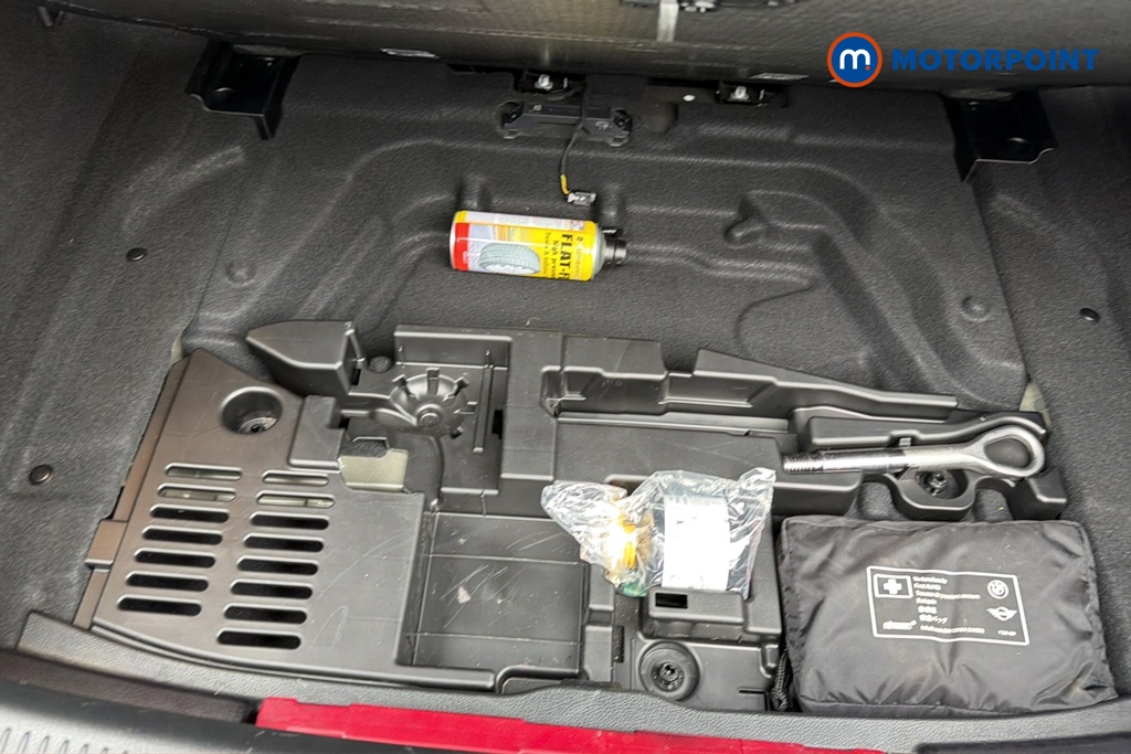Mercedes-Benz A Class Amg Line Executive Edition Automatic Petrol Hatchback - Stock Number (1685251) - 33rd supplementary image