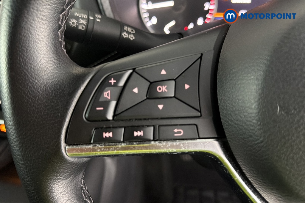 Nissan Juke N-Connecta Manual Petrol SUV - Stock Number (1686805) - 4th supplementary image