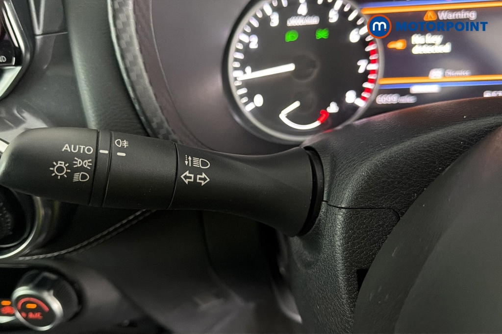 Nissan Juke N-Connecta Manual Petrol SUV - Stock Number (1686805) - 5th supplementary image