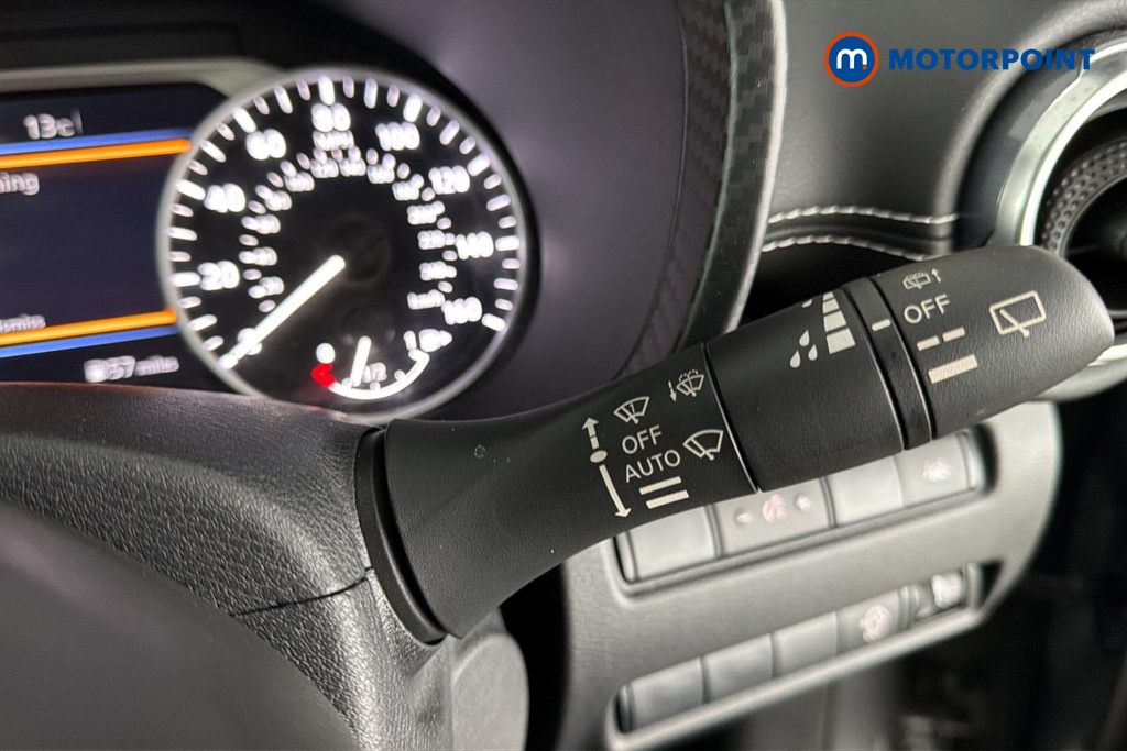 Nissan Juke N-Connecta Manual Petrol SUV - Stock Number (1686805) - 6th supplementary image