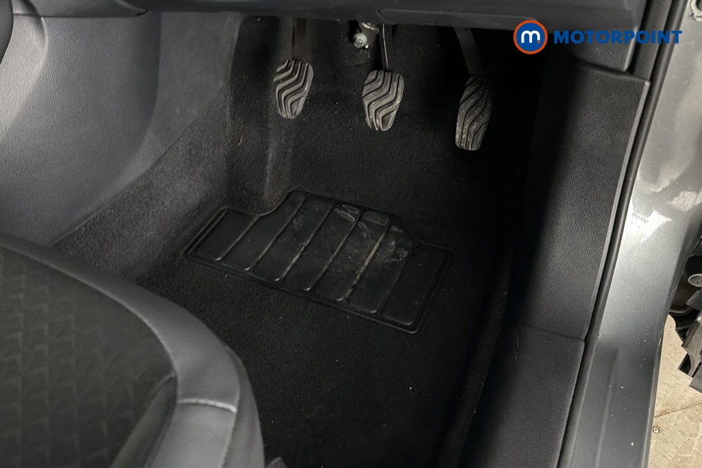 Nissan Juke N-Connecta Manual Petrol SUV - Stock Number (1686805) - 24th supplementary image