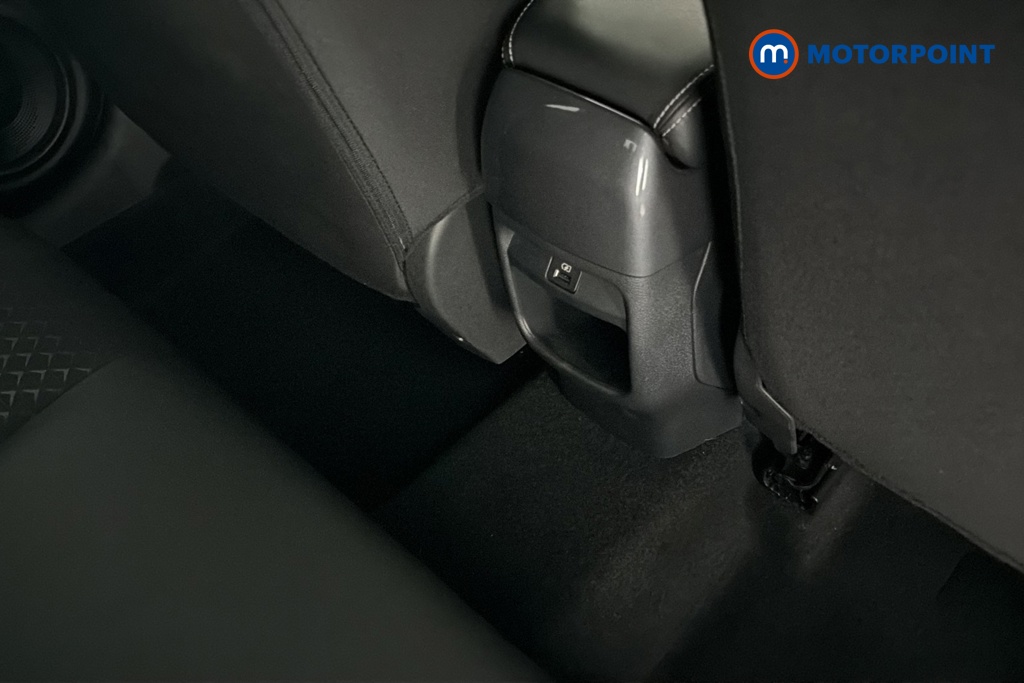 Nissan Juke N-Connecta Manual Petrol SUV - Stock Number (1686805) - 28th supplementary image