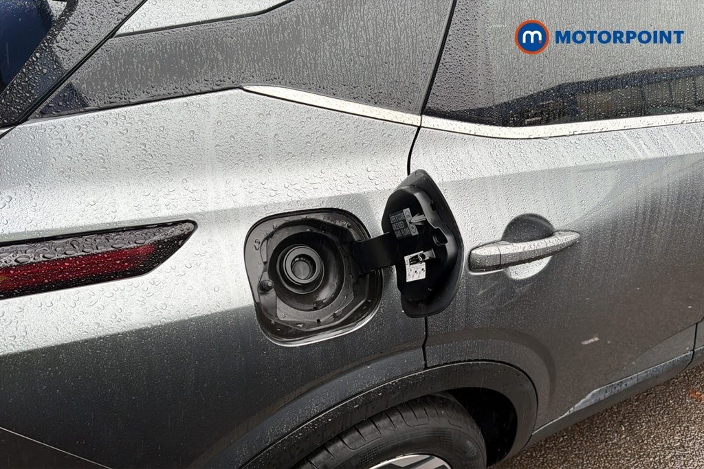 Nissan Qashqai N-Connecta Automatic Petrol-Electric Hybrid SUV - Stock Number (1688006) - 41st supplementary image