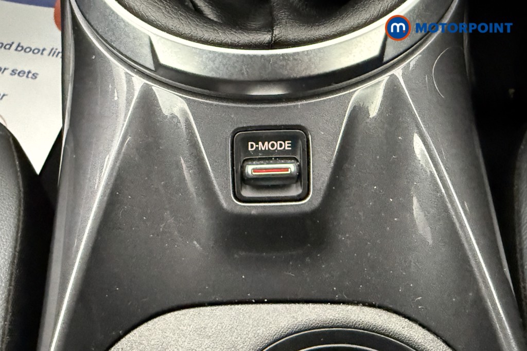 Nissan Juke N-Connecta Manual Petrol SUV - Stock Number (1688235) - 16th supplementary image
