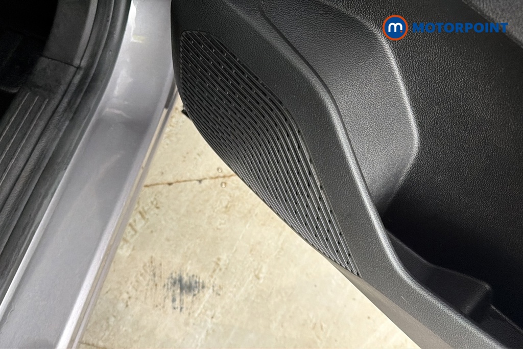 Renault Captur Iconic Manual Petrol SUV - Stock Number (1689788) - 21st supplementary image
