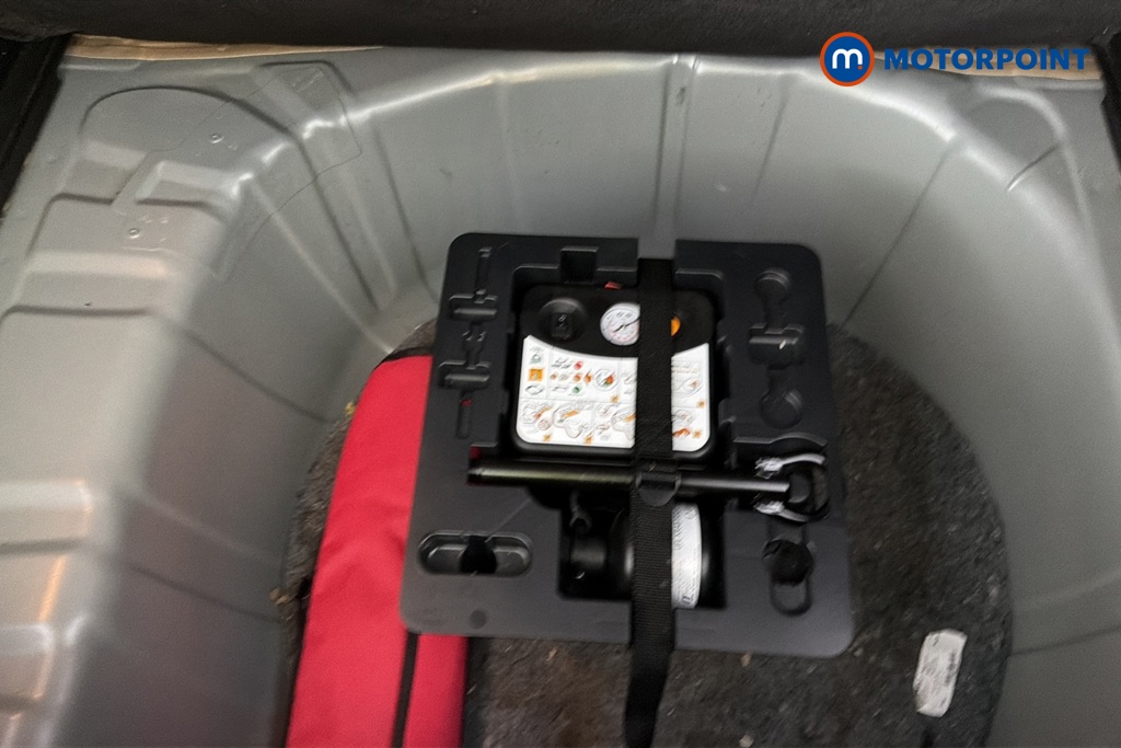 Renault Captur Iconic Manual Petrol SUV - Stock Number (1689788) - 33rd supplementary image