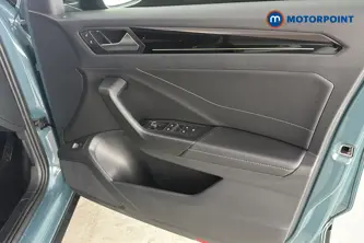 Volkswagen T-Roc Style Design Manual Petrol SUV - Stock Number (1691242) - 18th supplementary image