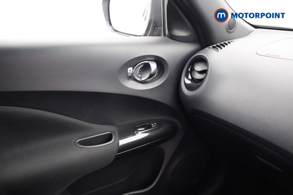 Nissan Juke N-Connecta Automatic Petrol SUV - Stock Number (1651107) - 15th supplementary image