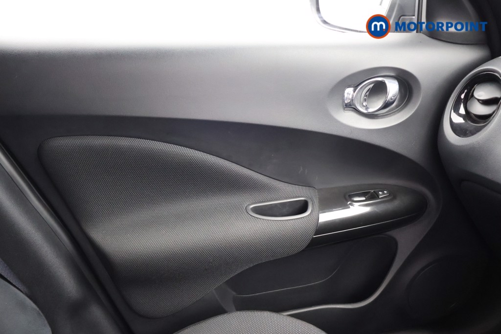 Nissan Juke N-Connecta Automatic Petrol SUV - Stock Number (1651107) - 16th supplementary image