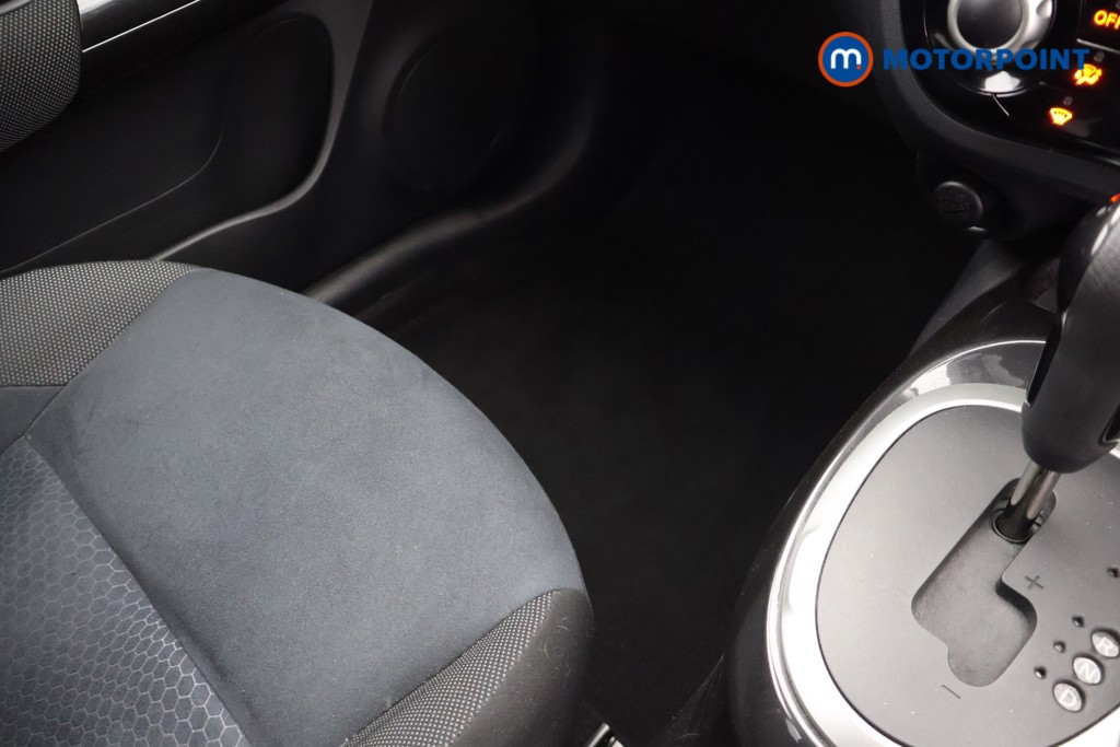 Nissan Juke N-Connecta Automatic Petrol SUV - Stock Number (1651107) - 17th supplementary image
