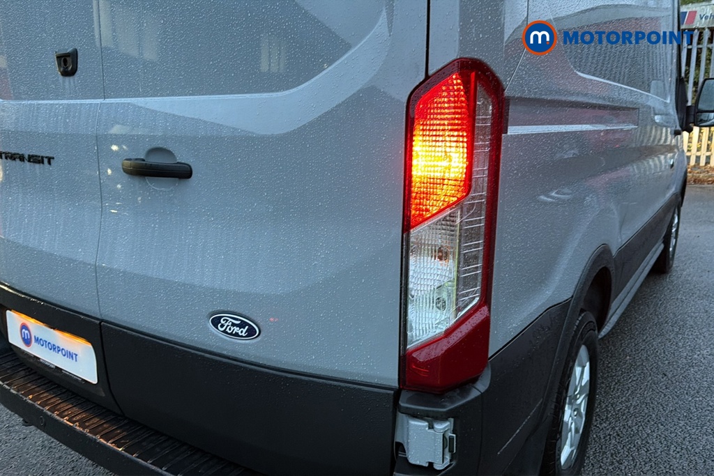 Ford Transit Limited Automatic Diesel Medium Roof Van - Stock Number (1677750) - 36th supplementary image