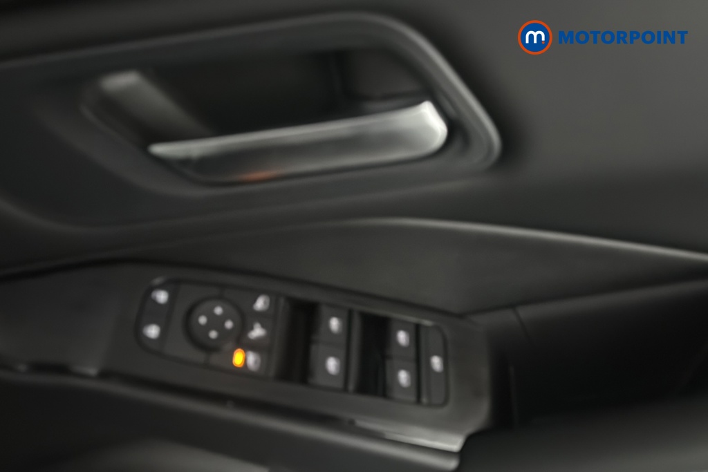 Nissan Qashqai N-Connecta Manual Petrol SUV - Stock Number (1683484) - 19th supplementary image