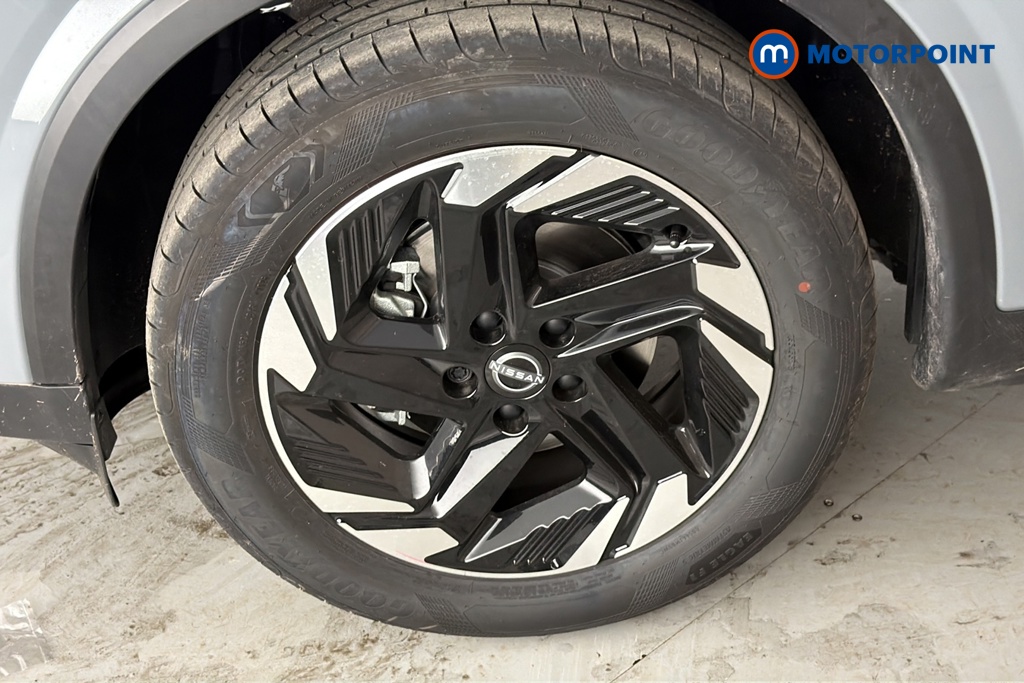 Nissan Qashqai N-Connecta Manual Petrol SUV - Stock Number (1683486) - 44th supplementary image
