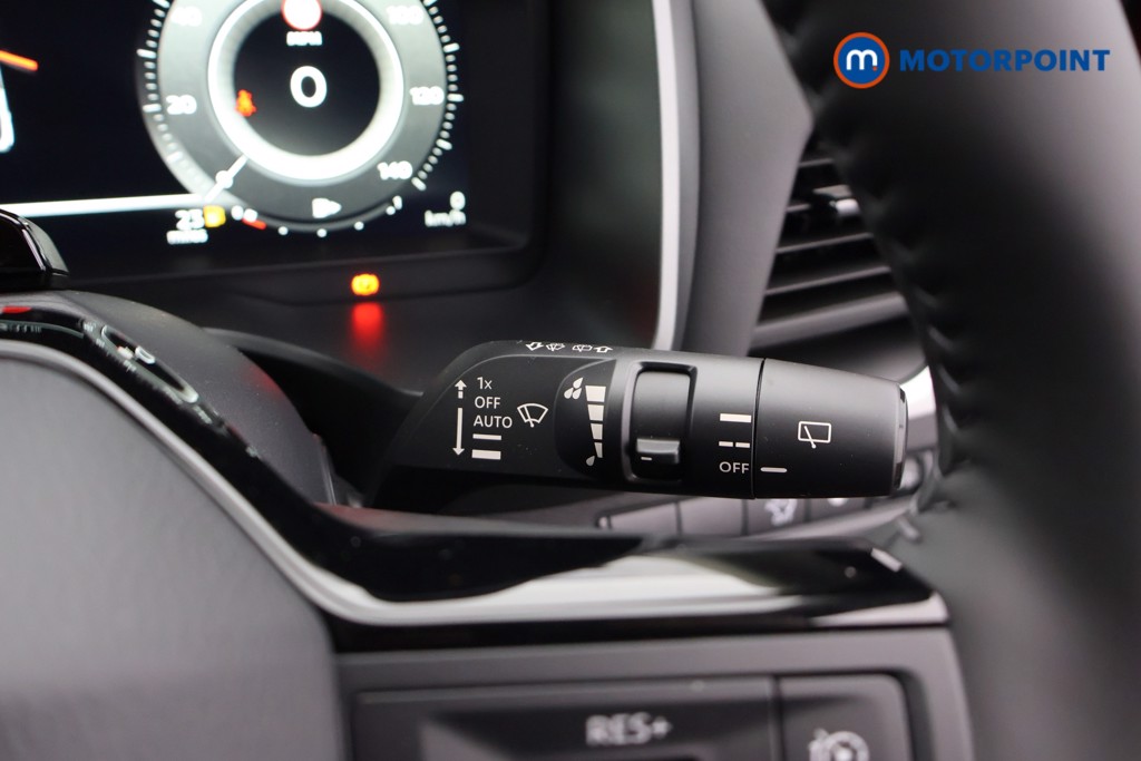 Nissan Qashqai N-Connecta Manual Petrol SUV - Stock Number (1683492) - 9th supplementary image