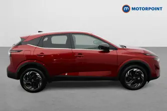 Nissan Qashqai N-Connecta Manual Petrol SUV - Stock Number (1683492) - Drivers side