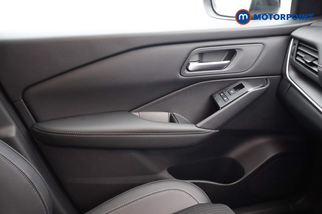 Nissan Qashqai N-Connecta Automatic Petrol SUV - Stock Number (1683495) - 16th supplementary image
