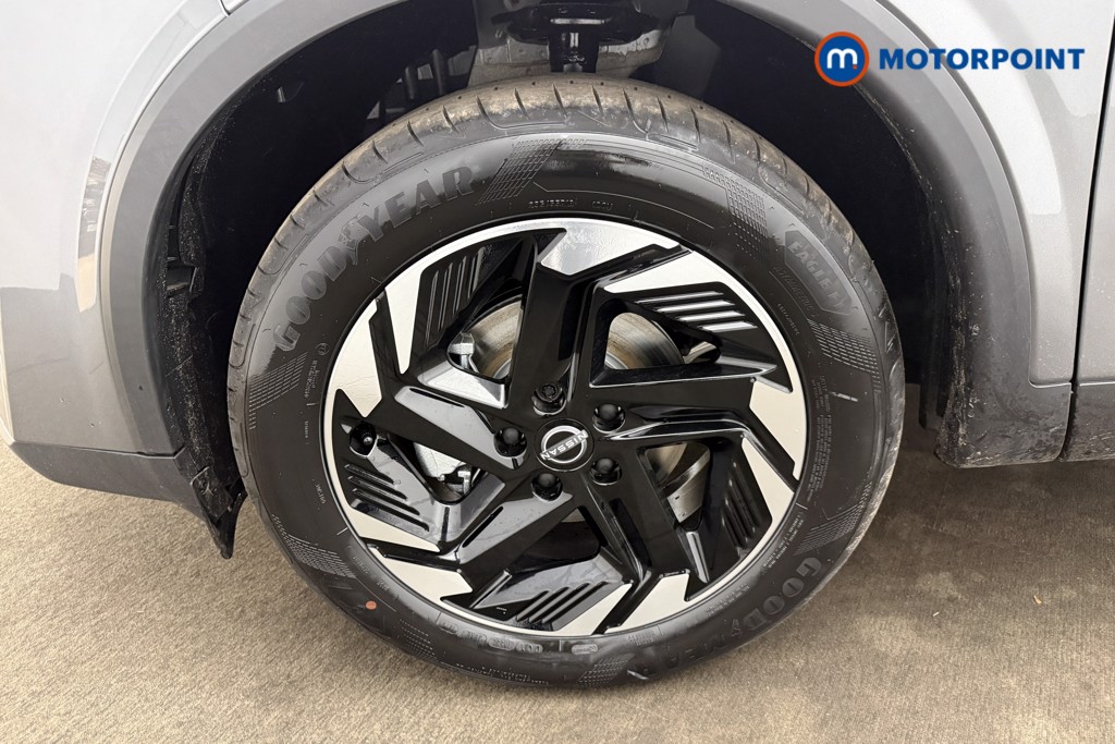 Nissan Qashqai N-Connecta Automatic Petrol SUV - Stock Number (1683508) - 1st supplementary image