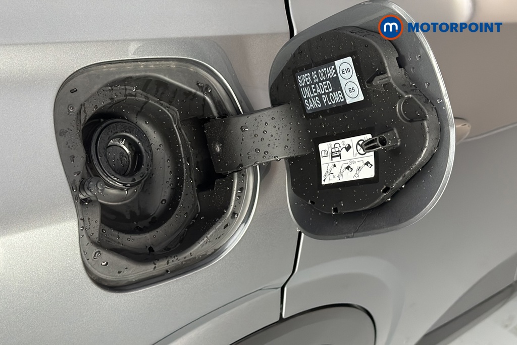 Nissan Qashqai N-Connecta Automatic Petrol SUV - Stock Number (1683537) - 41st supplementary image