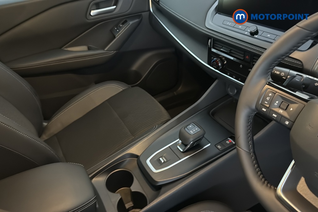Nissan Qashqai N-Connecta Automatic Petrol SUV - Stock Number (1683537) - 1st supplementary image