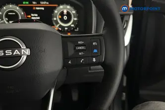 Nissan Qashqai N-Connecta Manual Petrol SUV - Stock Number (1683552) - 3rd supplementary image