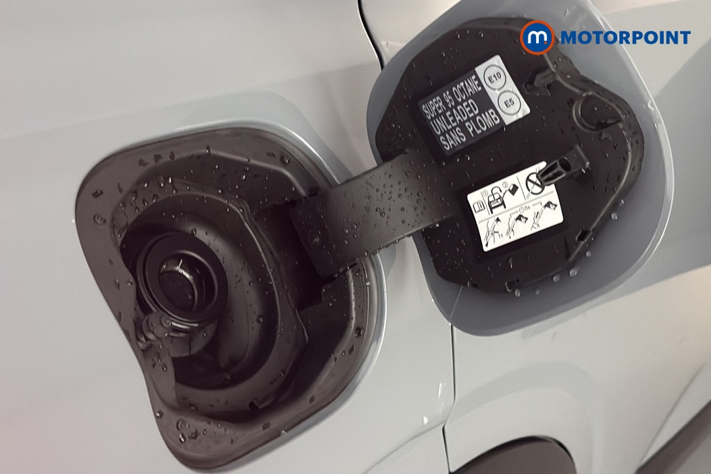 Nissan Qashqai N-Connecta Manual Petrol SUV - Stock Number (1683552) - 41st supplementary image