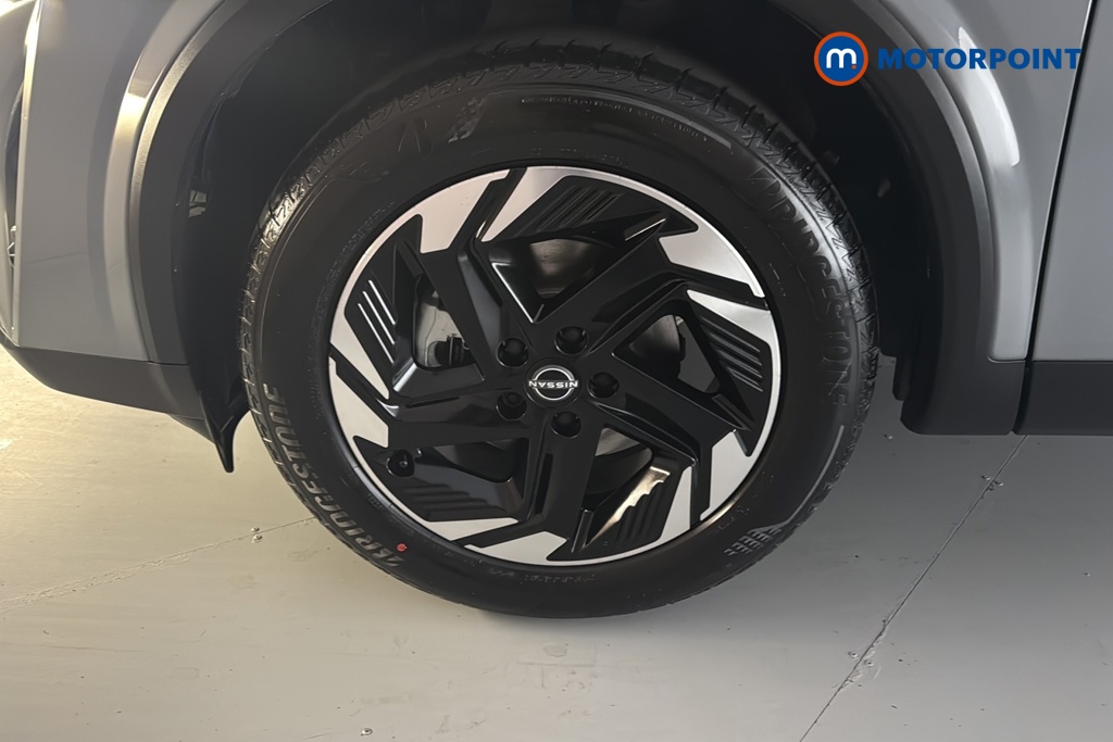 Nissan Qashqai N-Connecta Manual Petrol SUV - Stock Number (1683552) - 44th supplementary image