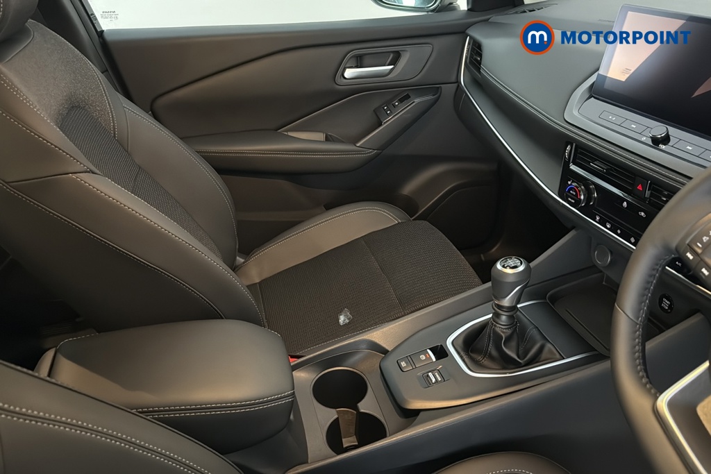 Nissan Qashqai N-Connecta Manual Petrol SUV - Stock Number (1683559) - 1st supplementary image