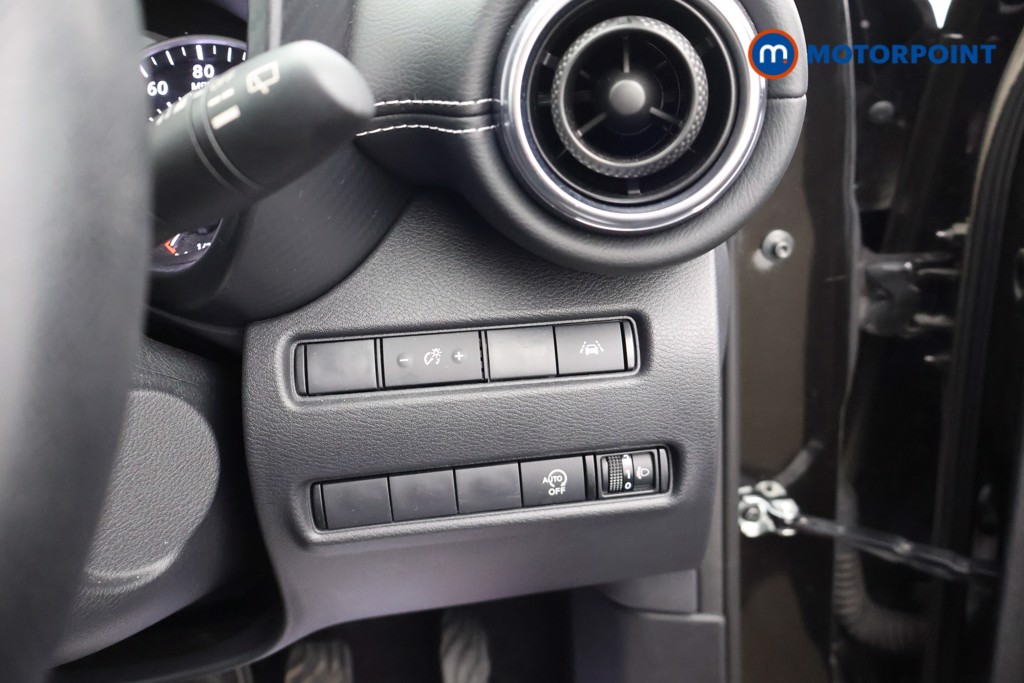 Nissan Juke N-Connecta Manual Petrol SUV - Stock Number (1685650) - 7th supplementary image