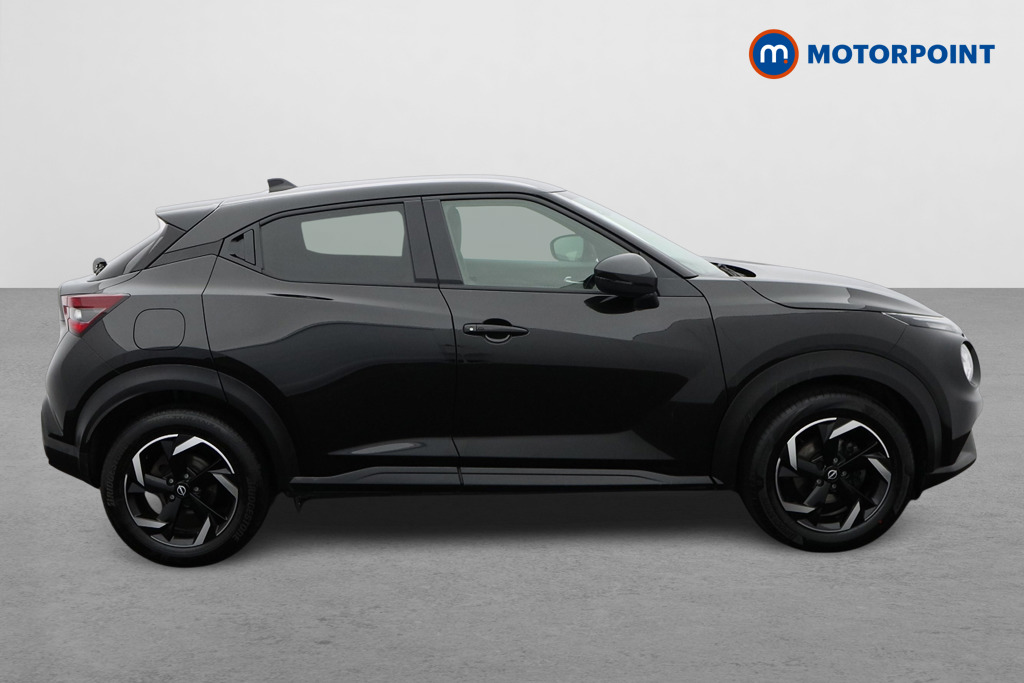 Nissan Juke N-Connecta Manual Petrol SUV - Stock Number (1685650) - Drivers side