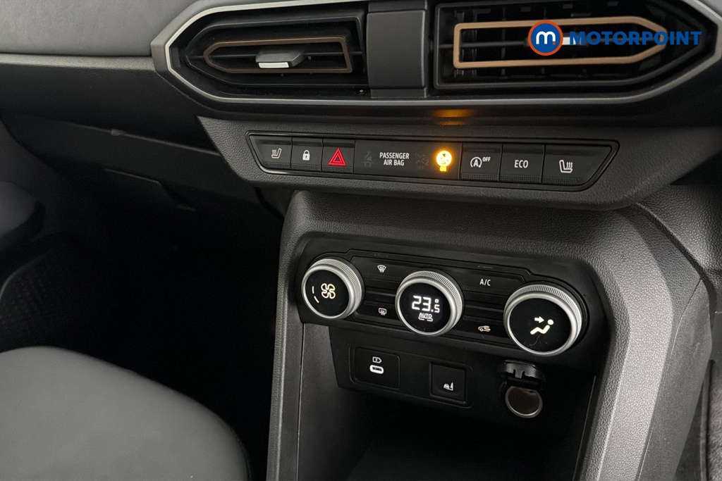 Dacia Sandero Stepway Extreme Manual Petrol Hatchback - Stock Number (1687075) - 12th supplementary image
