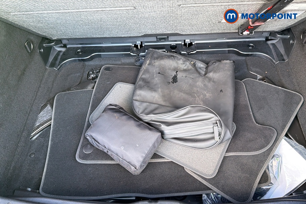 Mercedes-Benz GLA Amg Line Automatic Petrol SUV - Stock Number (1687126) - 33rd supplementary image