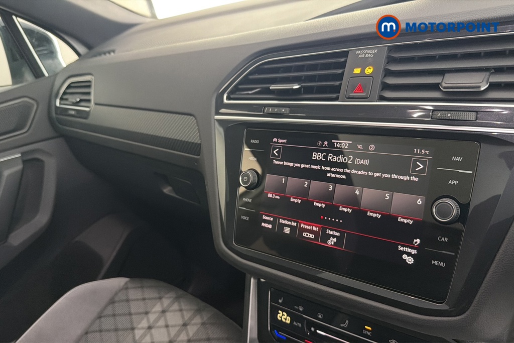 Volkswagen Tiguan R-Line Automatic Petrol SUV - Stock Number (1689509) - 8th supplementary image