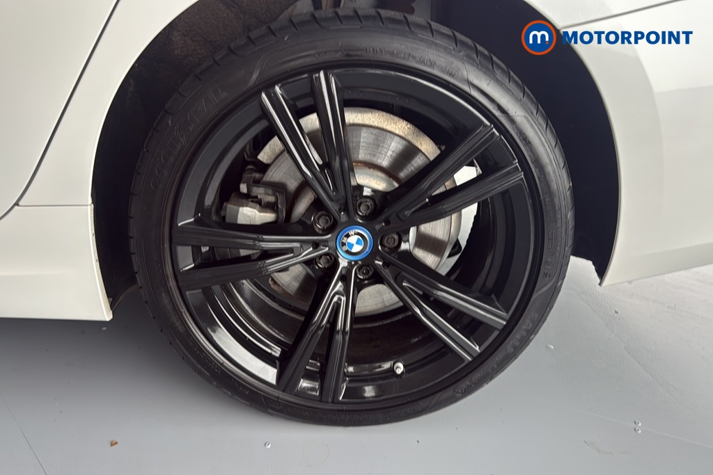 BMW 3 Series M Sport Automatic Petrol Plug-In Hybrid Saloon - Stock Number (1690042) - 45th supplementary image