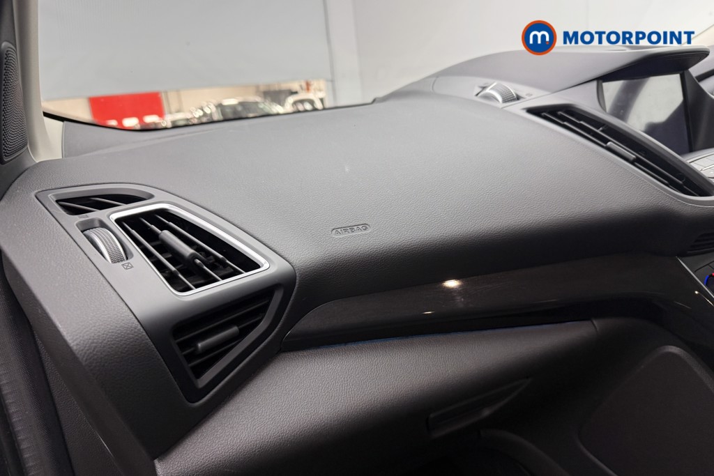 Ford Kuga Titanium Edition Manual Petrol SUV - Stock Number (1691226) - 3rd supplementary image